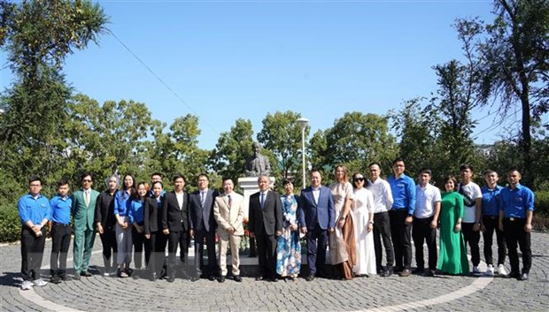 Vietnamese in Russia commemorate President Ho Chi Minh